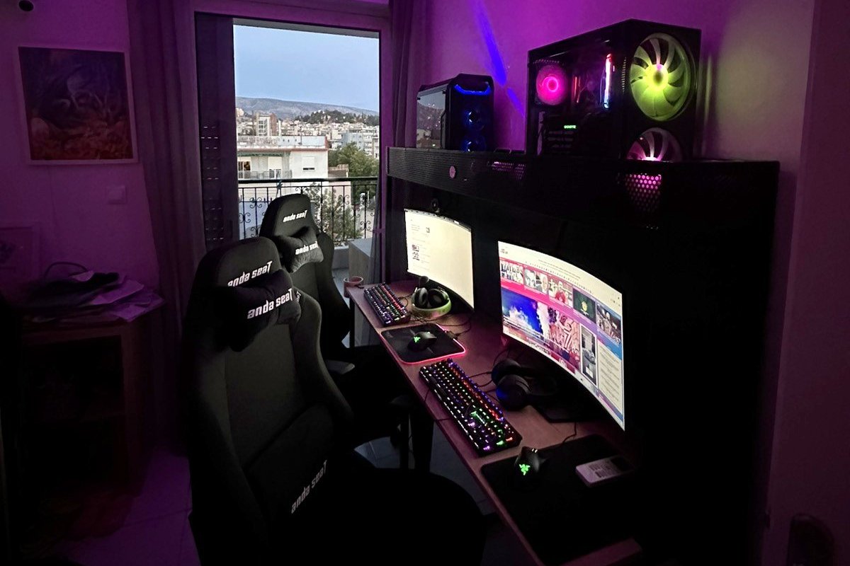 Gaming playroom με RGB PC και galaxy φωτισμό